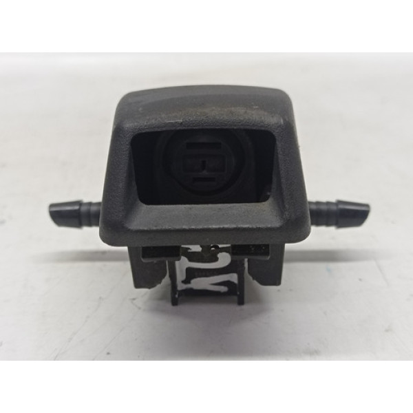 Brucutu  Acabamento Esguicho Parabrisa C180 2013 1.6 