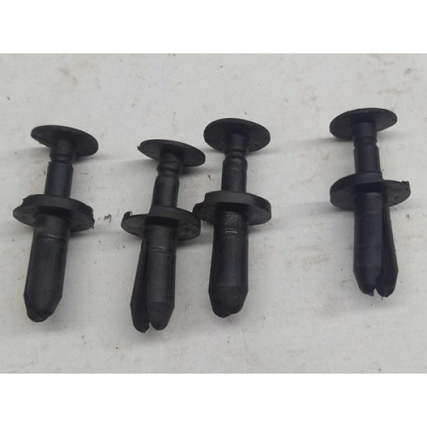 Grampo Grade Frontal Dodge Journey 2.7 2010  4 Pcs