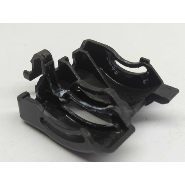 Grampo Trava Cabo Maçaneta Traseira Esquerda Sorento 2012