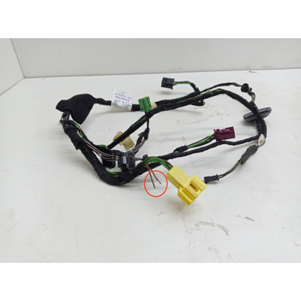 Chicote De Porta Dianteira Direita Mercedes C180 Cgi 2012