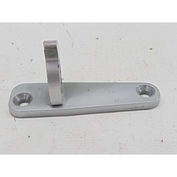 Dobradiça Inferior Dianteira Esquerda C180 2014 Touring