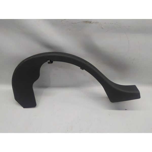 Acabamento Dobradiça Esquerda Tampa Traseira C200 2008 Aut