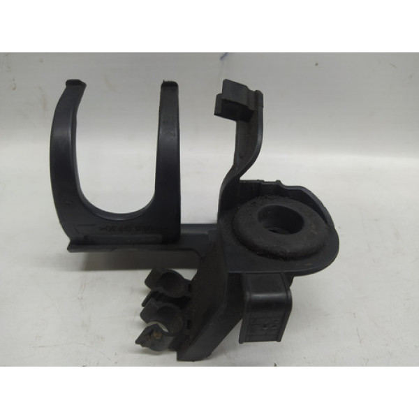 Suporte Da Mangueira Dianteiro Direito M. Benz C180 2012