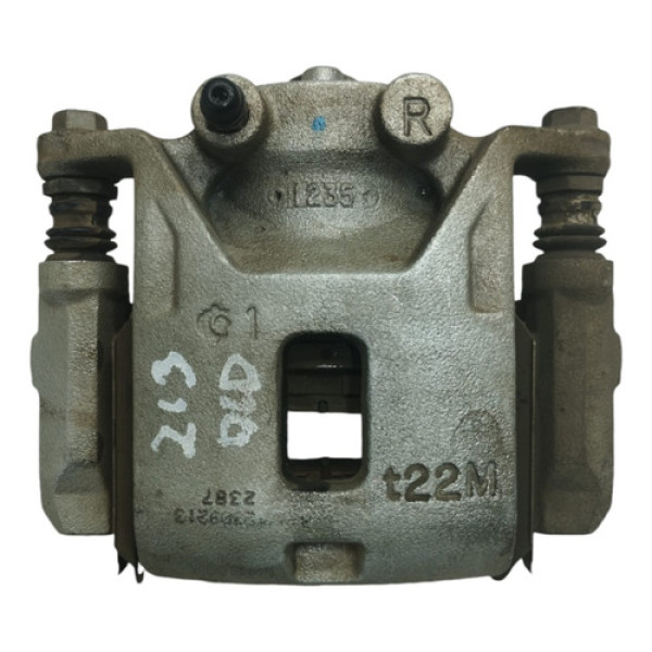 Pinça Dianteira Direita Nissan Versa Advance 2022 1.6 Flex