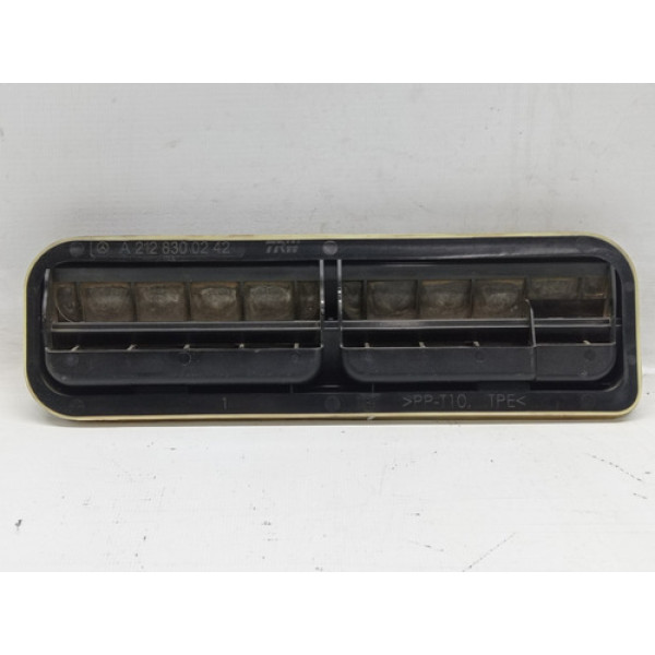 Moldura Saída De Ar Traseira Carroceria Mercedes C200 Cgi 