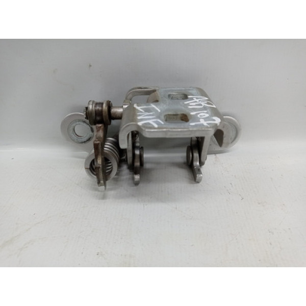 Dobradiça Traseira Direita Inferior Fiat Freemont 2012 2.4