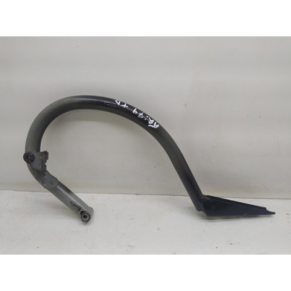 Braço Direito Tampa Traseira C200 Kompressor 2008 1.8